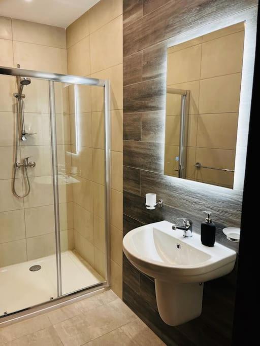 Sliema, Apt7, Stylish 2 Bedroom Apartment With Parking Eksteriør bilde